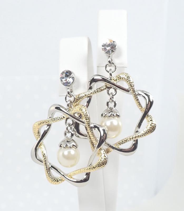 Arany és ezüst fülbevaló