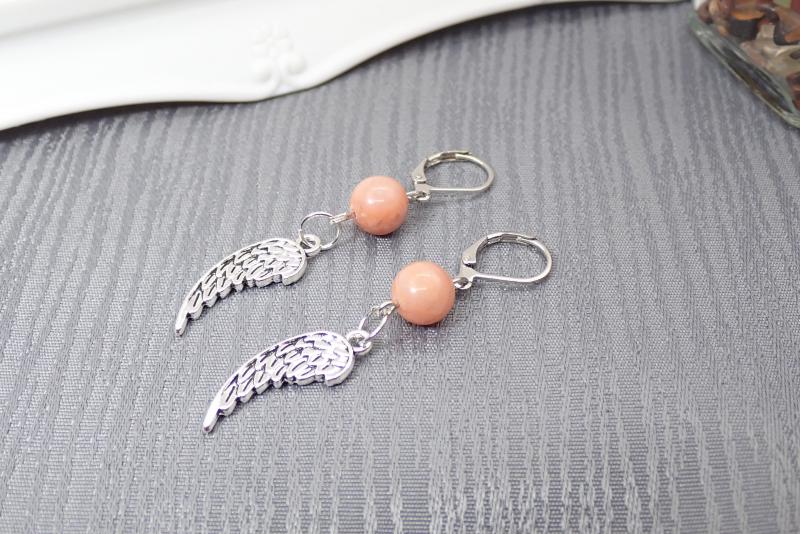 Barack aventurin fülbevaló angyalszárnnyal