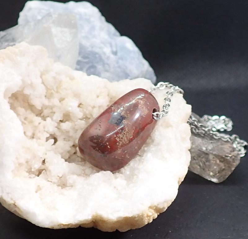 Breccsa jáspis medál, közepes