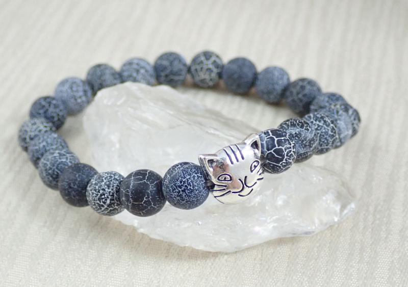 Cicafejes karkötő, achát