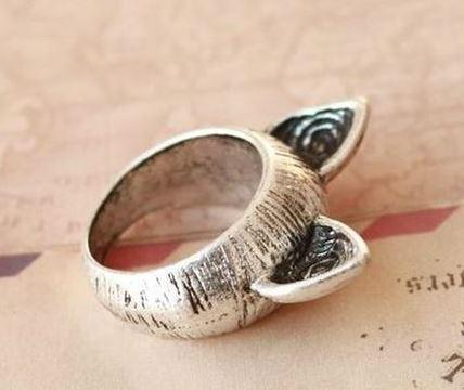 Cicafüles gyűrű ezüstszínű