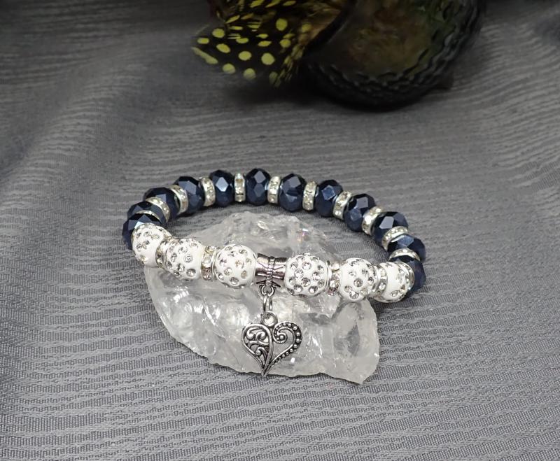 Csajos, csillogós karkötő szívvel, sötétkék