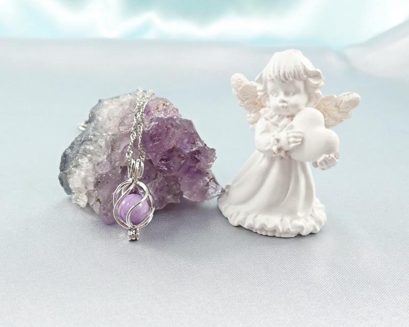 Csavart, nyitható medál jádéval