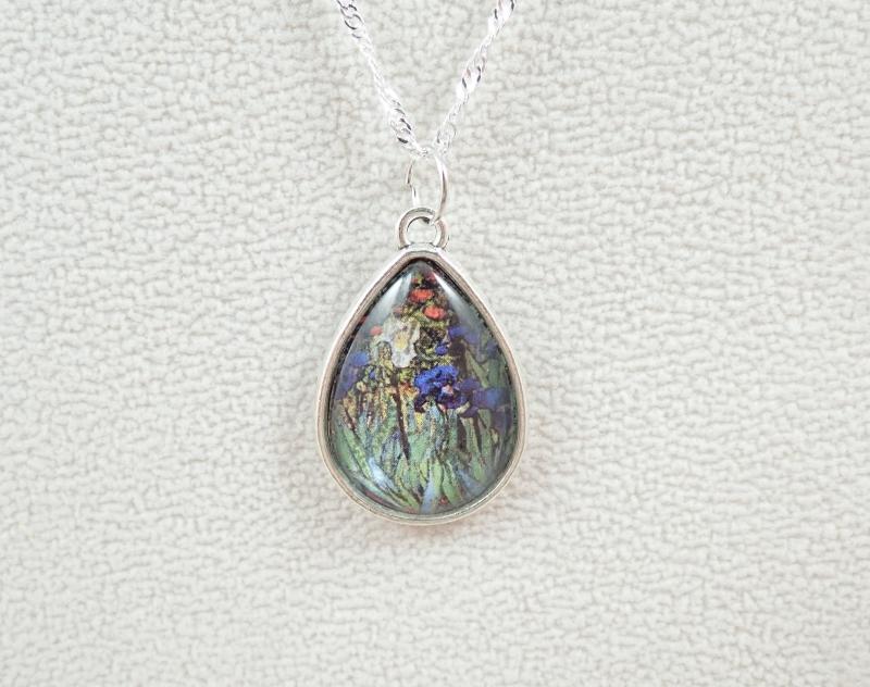 Csepp alakú medál, íriszekkel