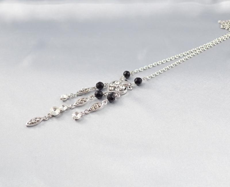 Csillogó nyaklánc szívvel