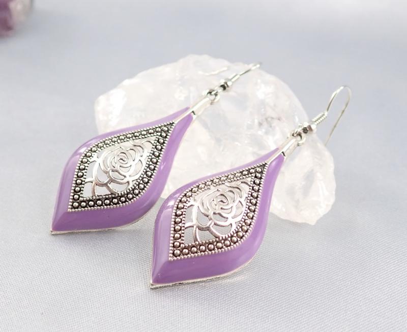 Csipkés, zománcozott fülbevaló, lila