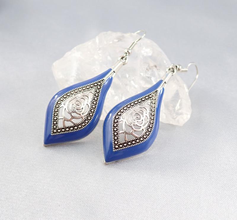 Csipkés, zománcozott fülbevaló, sötétkék