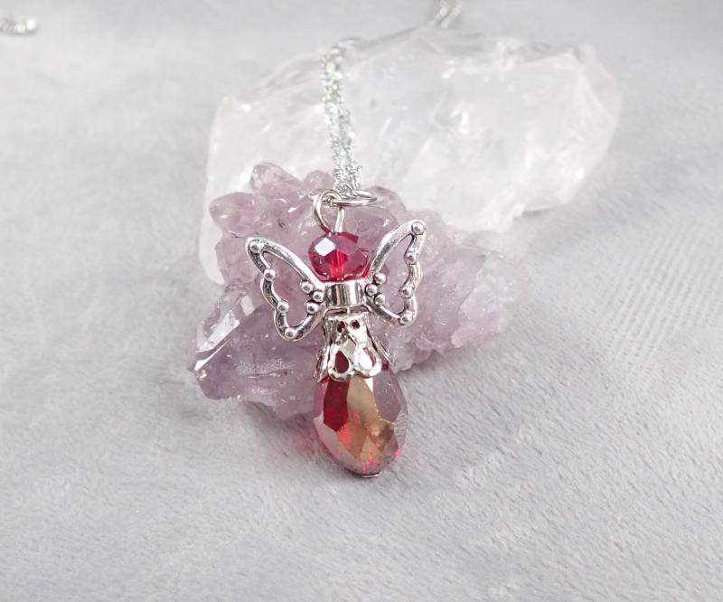 Csiszolt üveggyöngy angyal medál nyaklánccal, piros