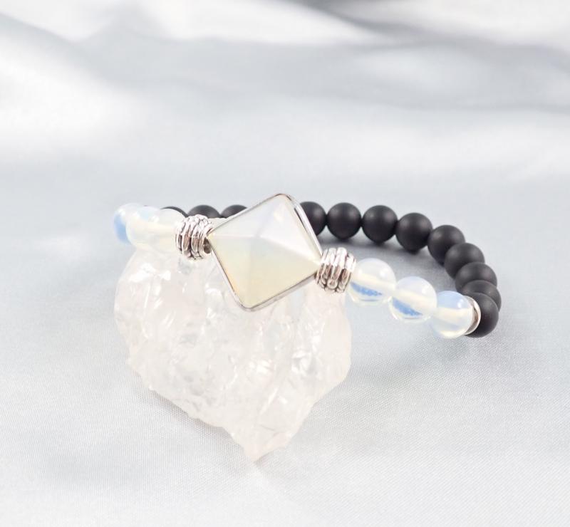 Erőközpont – opál karkötő