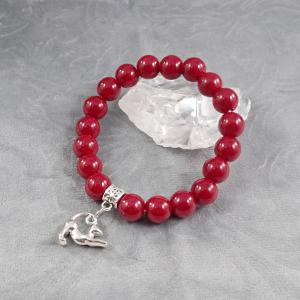 Bordó jáde karkötő cicával