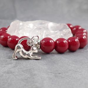 Bordó jáde karkötő cicával