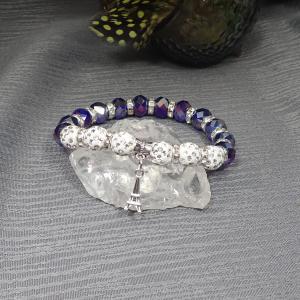 Csajos, csillogós karkötő Eiffel-toronnyal, sötétkék