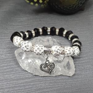 Csajos, csillogós karkötő szívvel, fekete