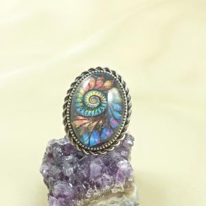 Csigavonalú mintával díszített gyűrű