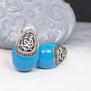 Csipkés, rövid zománcozott fülbevaló, világosabb kék