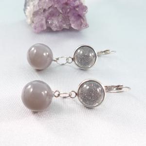 Fülbevaló acháttal, szürke