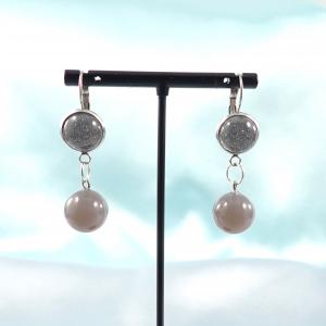 Fülbevaló acháttal, szürke