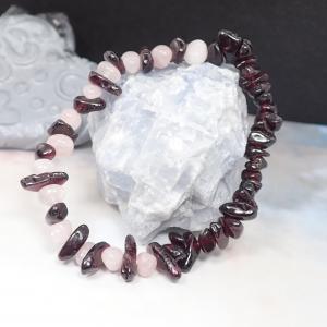 Gránátkő és rózsakvarc szemcse karkötő  (XXL)