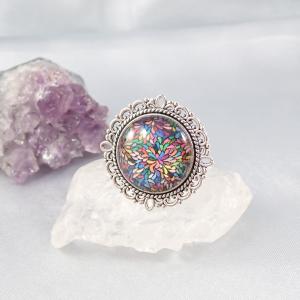 Gyűrű sokszínű mintával