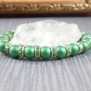 Jáde karkötő csillogó köztesekkel, zöld