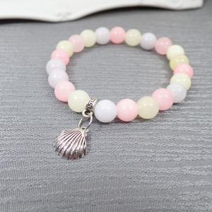 Karkötő lágy színekből, kagylócskával