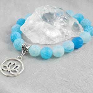 Kék achát karkötő lótusszal