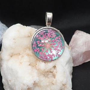 Kék-pink virágos medál