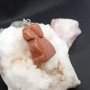 Kutya formájú napkő medál