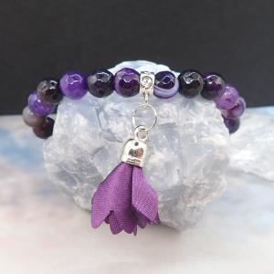 Lila achát karkötő selyemvirággal