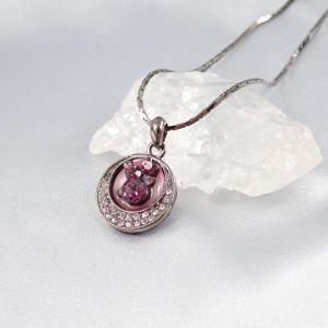 Lila árnyalatok medál