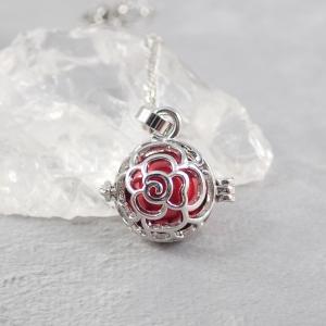 Nyitható medál, bordó gyönggyel, kicsi