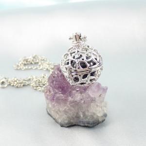 Nyitható medál fekete gyönggyel 1