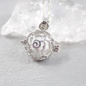 Nyitható medál, howlit gyönggyel, kicsi