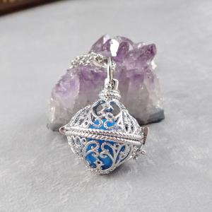 Nyitható medál kék gyönggyel 1