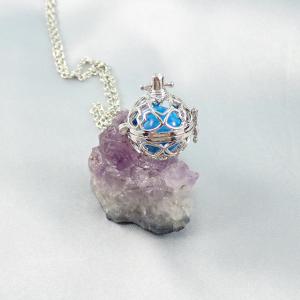 Nyitható medál kék gyönggyel 2