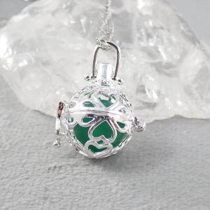 Nyitható medál, zöld gyönggyel, kicsi 1