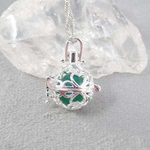 Nyitható medál, zöld gyönggyel, kicsi 1