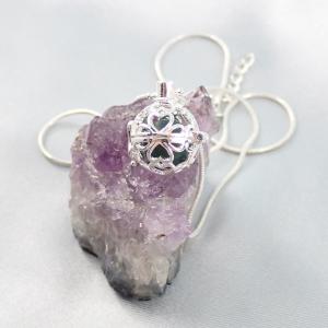 Nyitható medál, zöld gyönggyel, kicsi 2