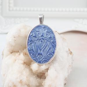 Ovális, dombormintás medál kék, 1