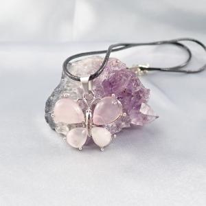 Pillangó medál, rózsakvarccal 2