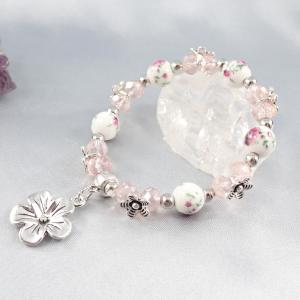 Porcelán karkötő, rózsaszín-fehér virágos