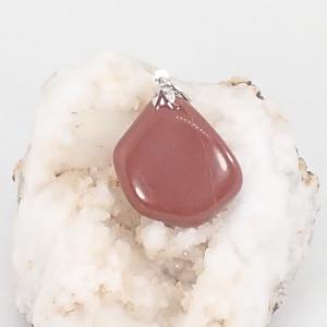 Szabálytalan formájú vörös jáspis medál 2