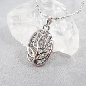 Tulipános, strasszos medál