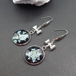 Világos türkizszínű virágos fülbevaló