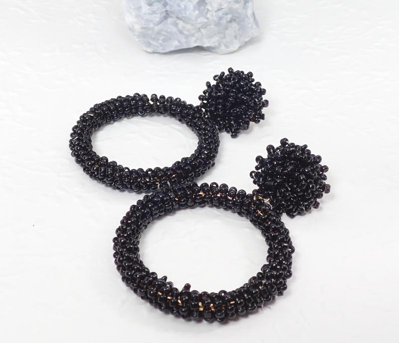 Fekete színű karika fülbevaló