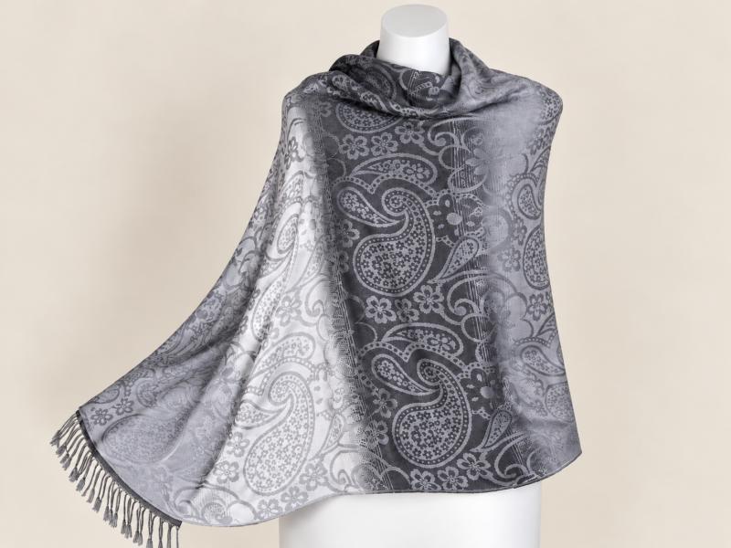 Fekete-szürke indás-virágos pashmina jellegű kendő