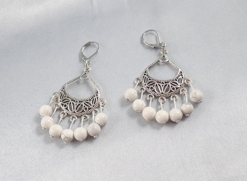 Fülbevaló howlittal