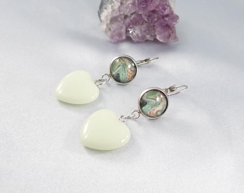 Fülbevaló világos jádéval