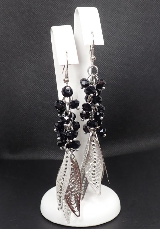 Fürtöcske fülbevaló, levelekkel, fekete