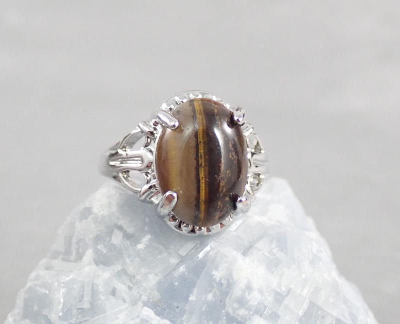 Gyűrű ovális formájú tigrisszemmel